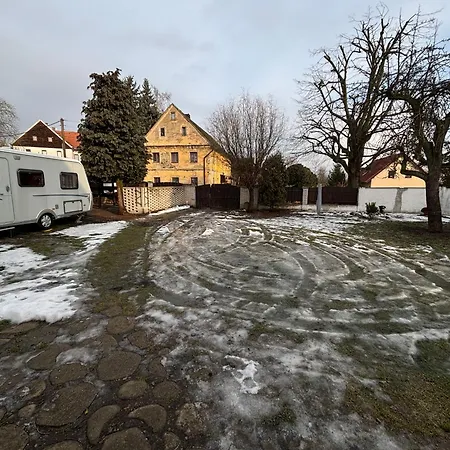 Underhillhouse Libesice